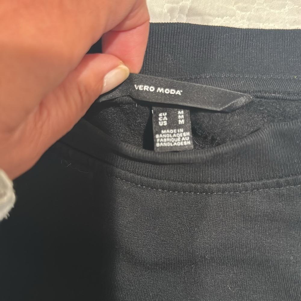 Vero Moda Medium Black Sweatshirt Worn Once - Picture 3 of 3